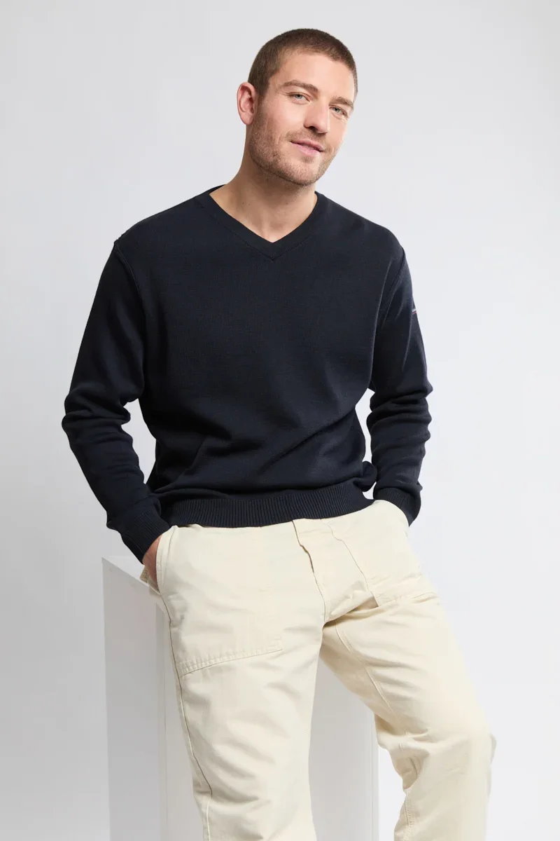 Fine Crafted Pull col V - laine et acrylique Minimalist