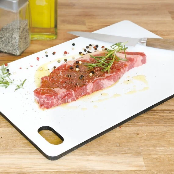 Authentic ANTIBACTERIAL CUTTING BOARD M 32X20 WH BK Relaxed