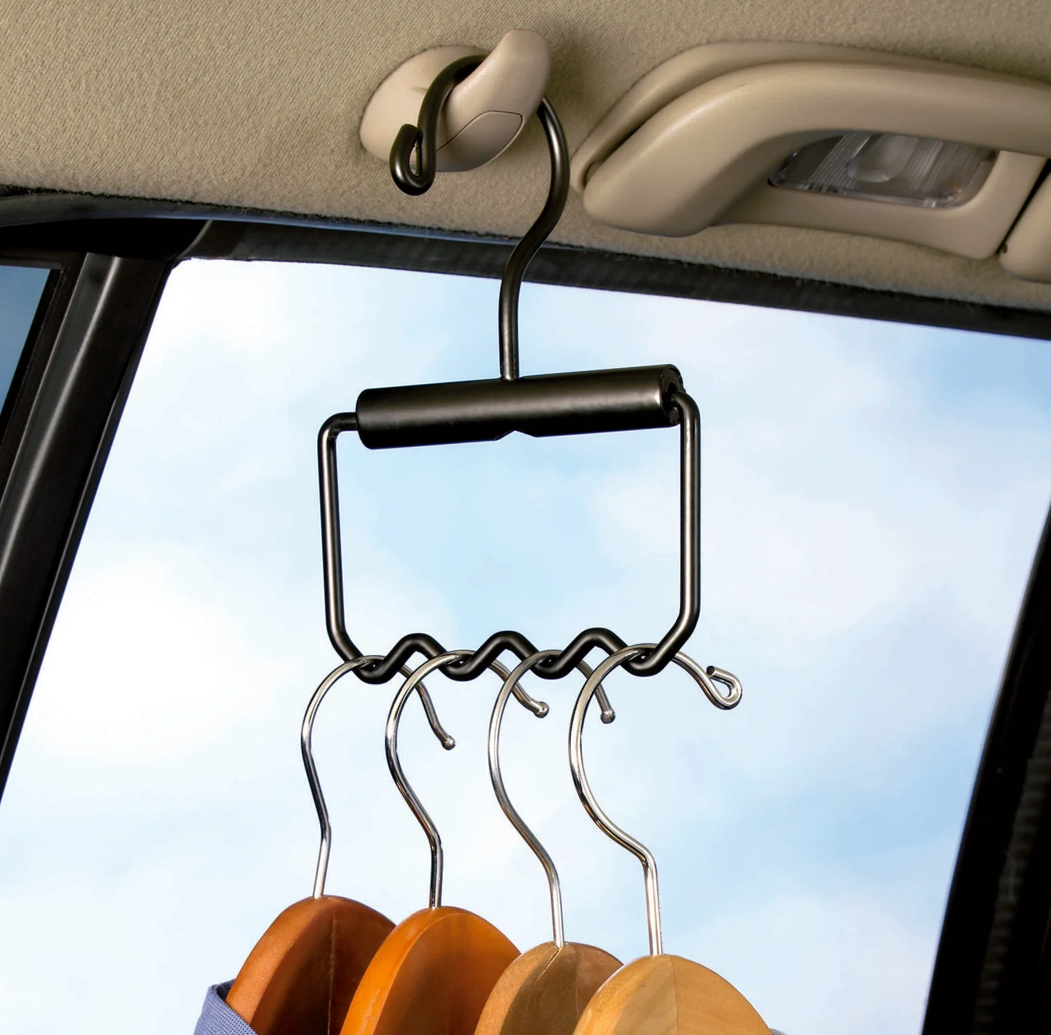 Detailed CAR CLOTHES CARRIER Artisan