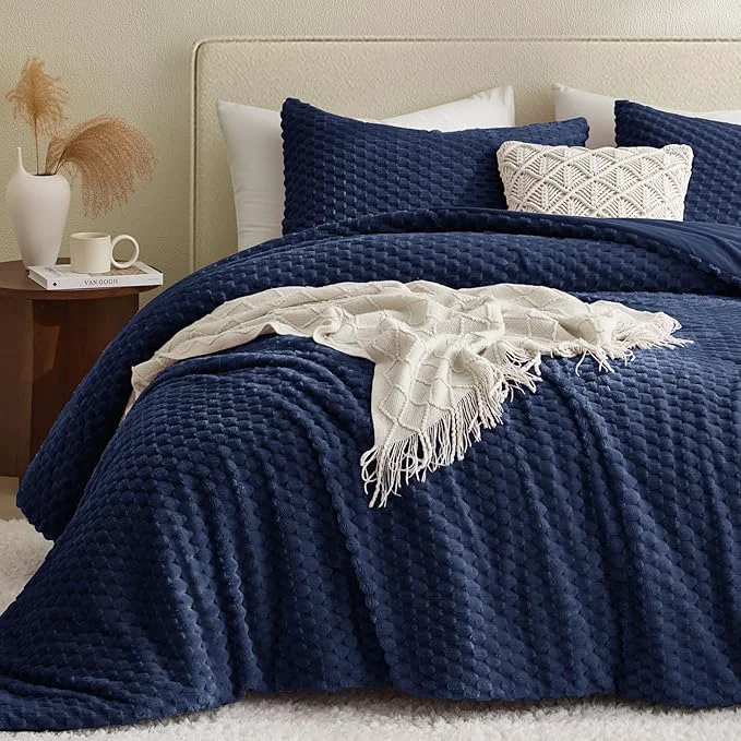 Smooth Petrichor Fluffy King Comforter Set - Ultra-Soft Navy Flannel Thick Comforter for King Bed Luxury Warm Bedding Set for Winter amp Fall Cozy Fuzzy Bed Set 3 Pieces 1 Comforter amp 2 Pillowcases Advanced