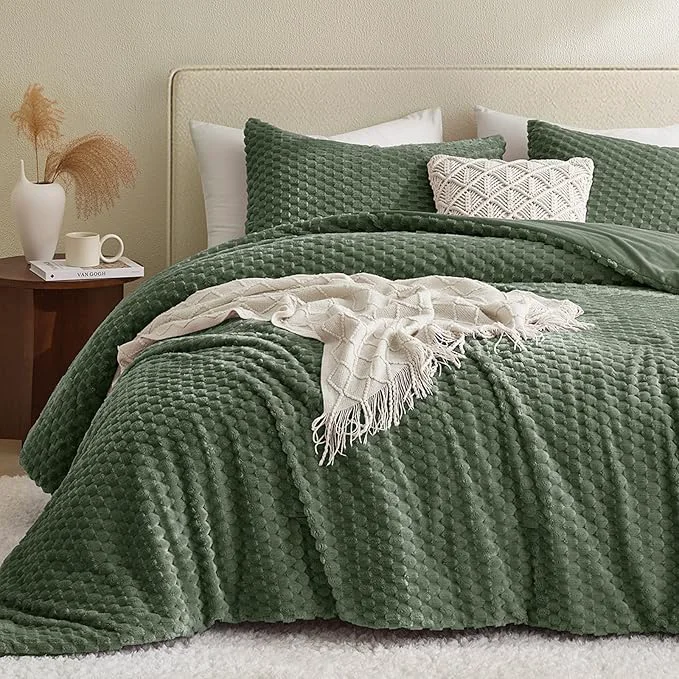 Versatile Petrichor Fluffy Queen Comforter Set - Ultra-Soft Green Flannel Thick Comforter for Queen Bed Luxury Warm Bedding Set for Winter amp Fall Cozy Fuzzy Bed Set 3 Pieces 1 Comforter amp 2 Pillowcases Artisan