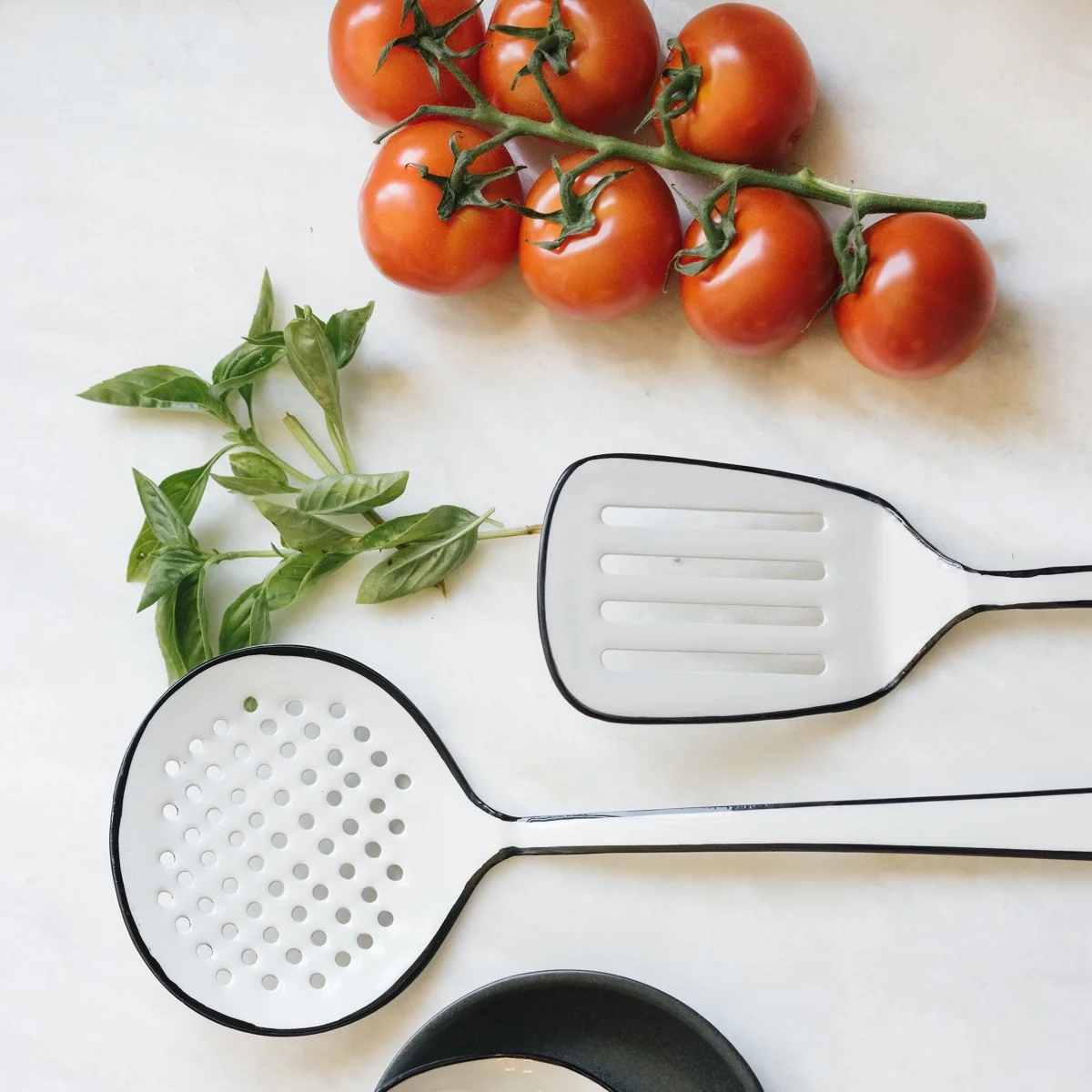 Convenient Harlow Skimmer White Organic