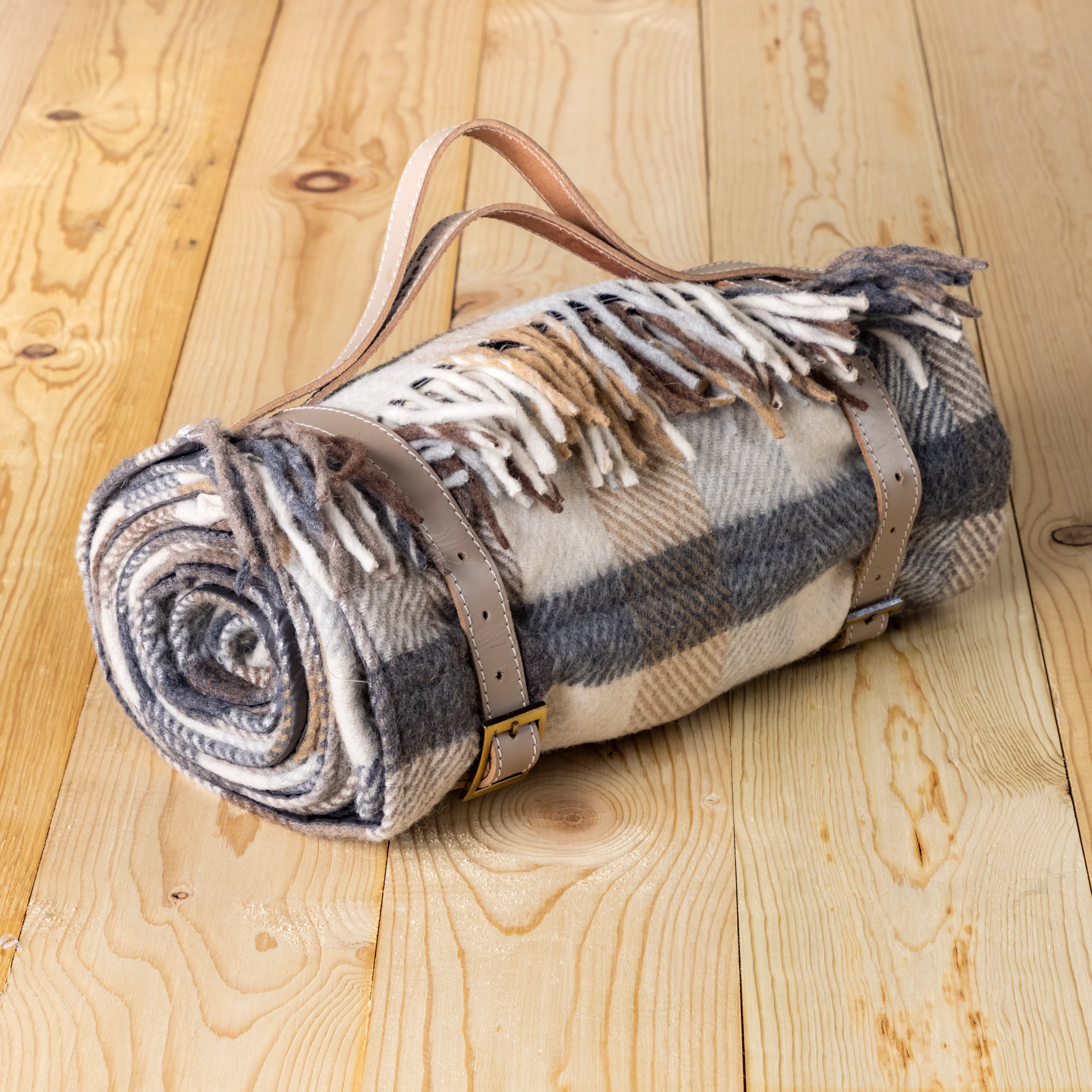 Optimized Recycled Wool Waterproof Picnic Blanket in Neutral Herringbone Check - Taupe Leather Environmentally Friendly