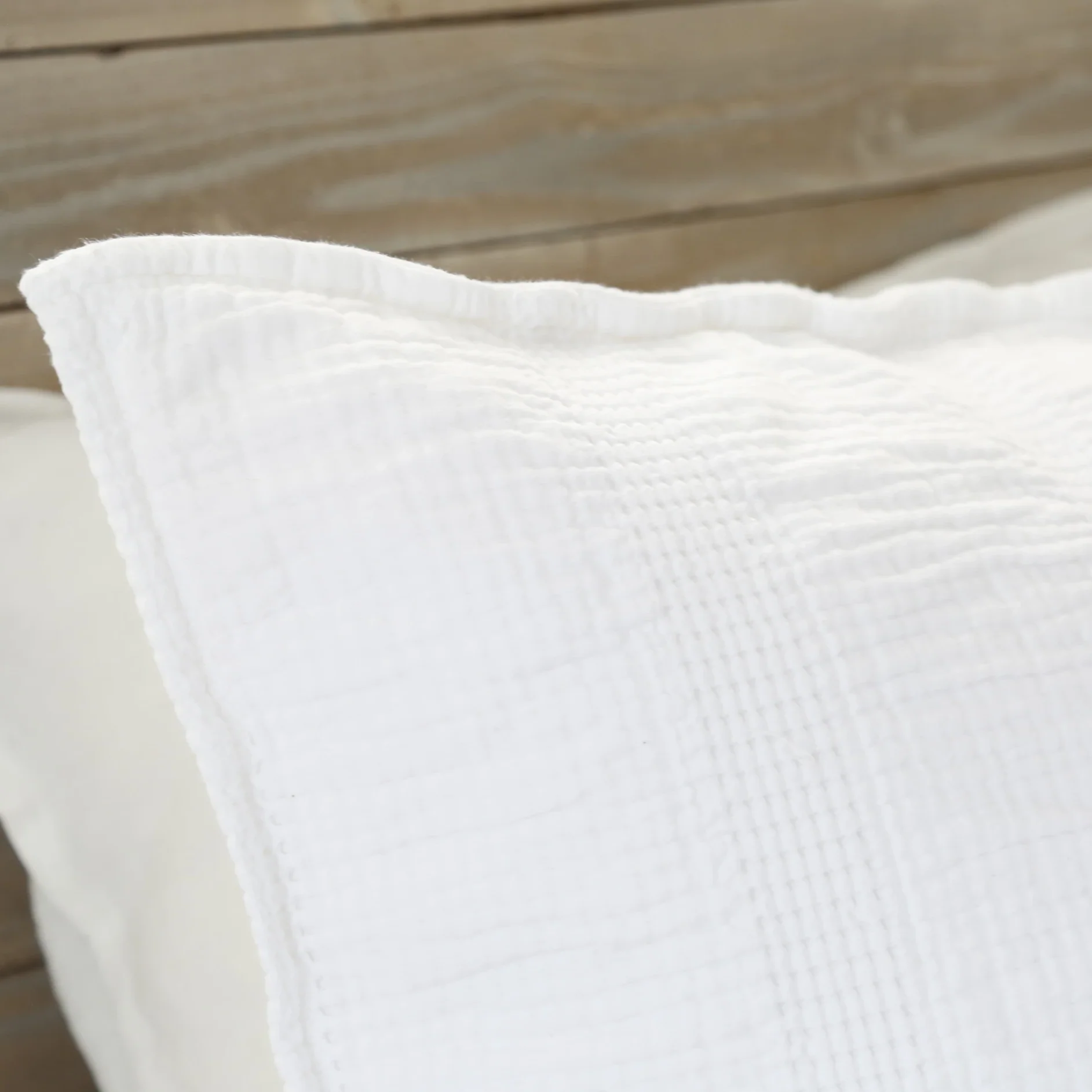 Top-Quality Nantucket King Sham White Green