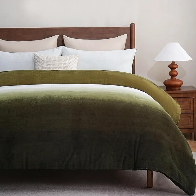 Smart Bedbay Ombre Green Plush Fleece Comforter Set King Ultra Soft Velvety Bedding for Winter Thick Warm Cozy Gradient Quilt Set 3 Pcs All Season Fluffy Velvet King Bed Set with 2 Pillowcases Effective