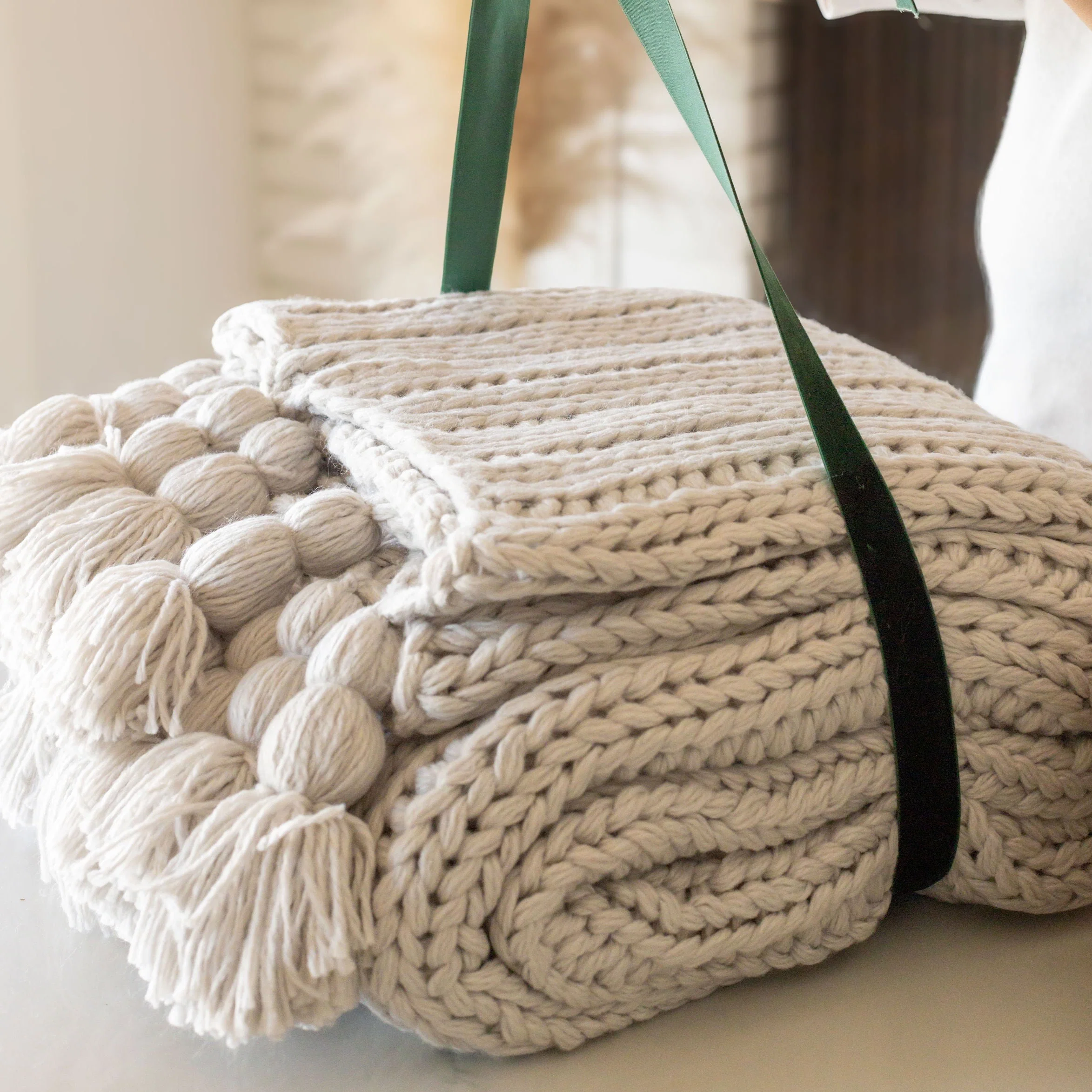 Stylish Anacapa Oversized Throw White Detailed