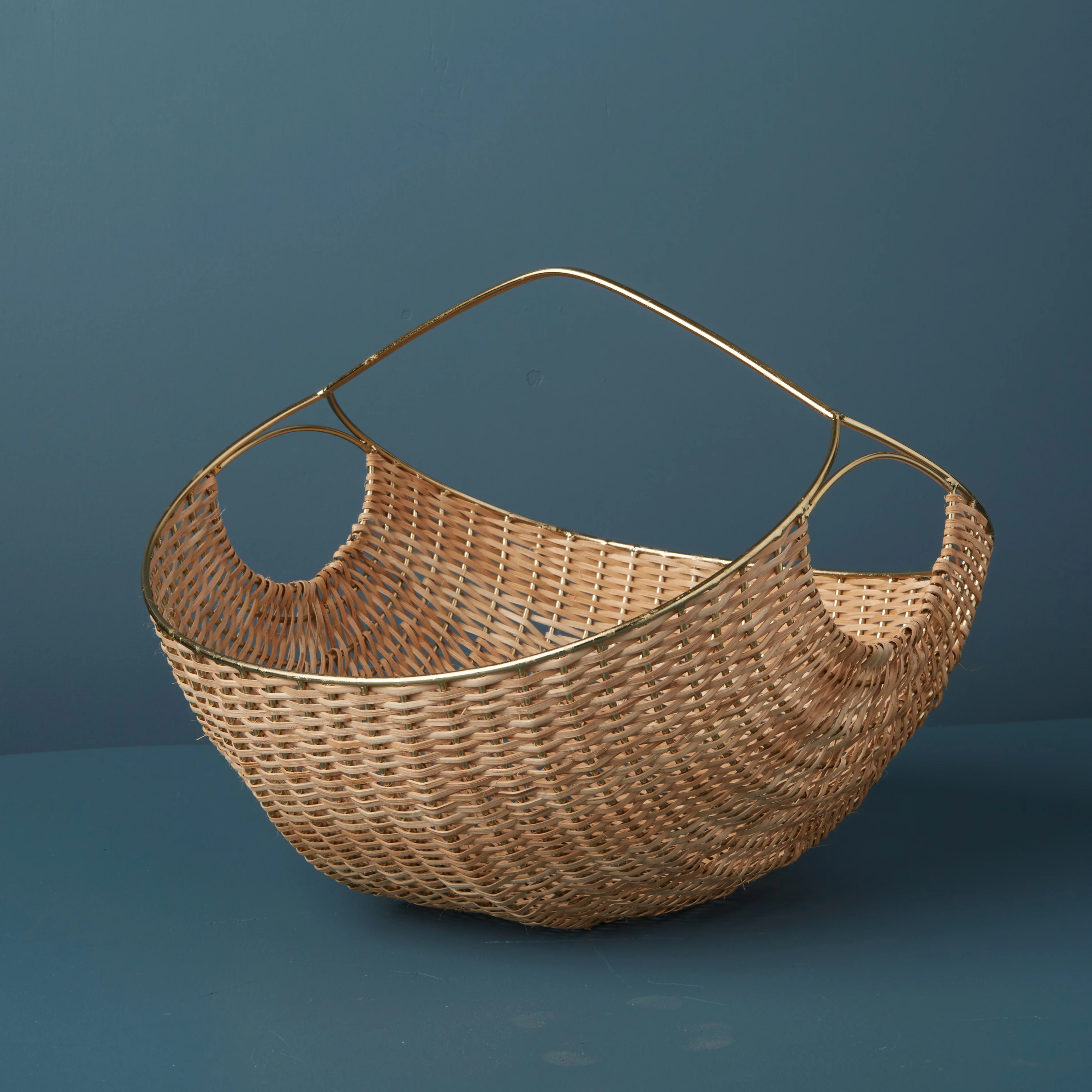 Stylish Rowan Rocking Basket Fine Crafted
