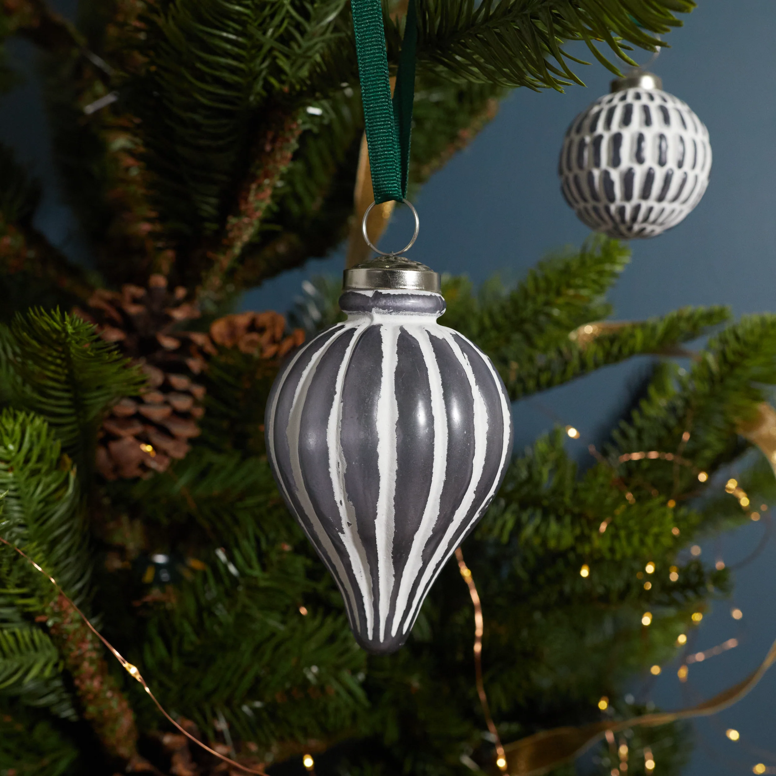 High-Grade White amp Grey Glass Ornament Long Drop High-Quality