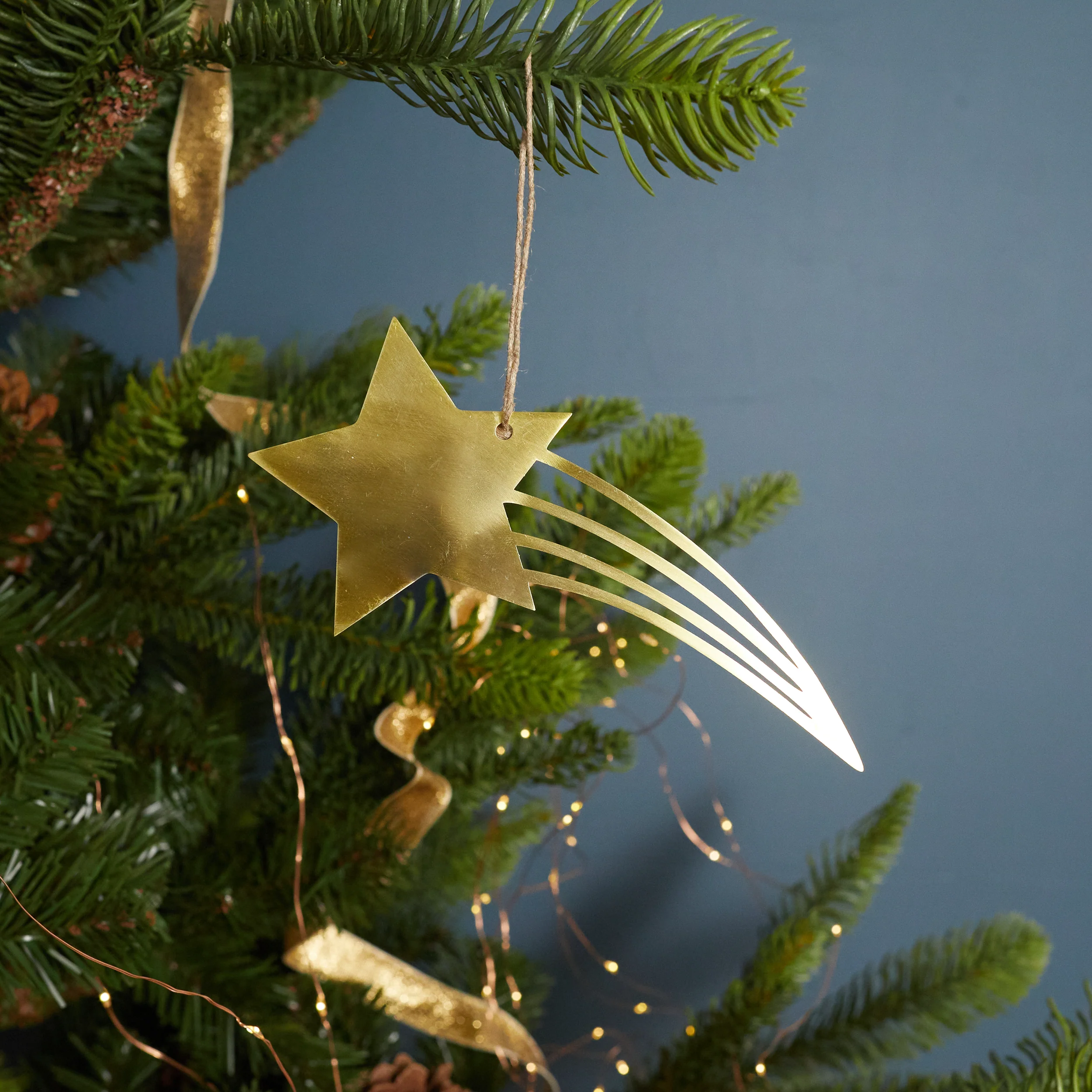 Dependable Gold Stencil Ornament Shooting Star Green