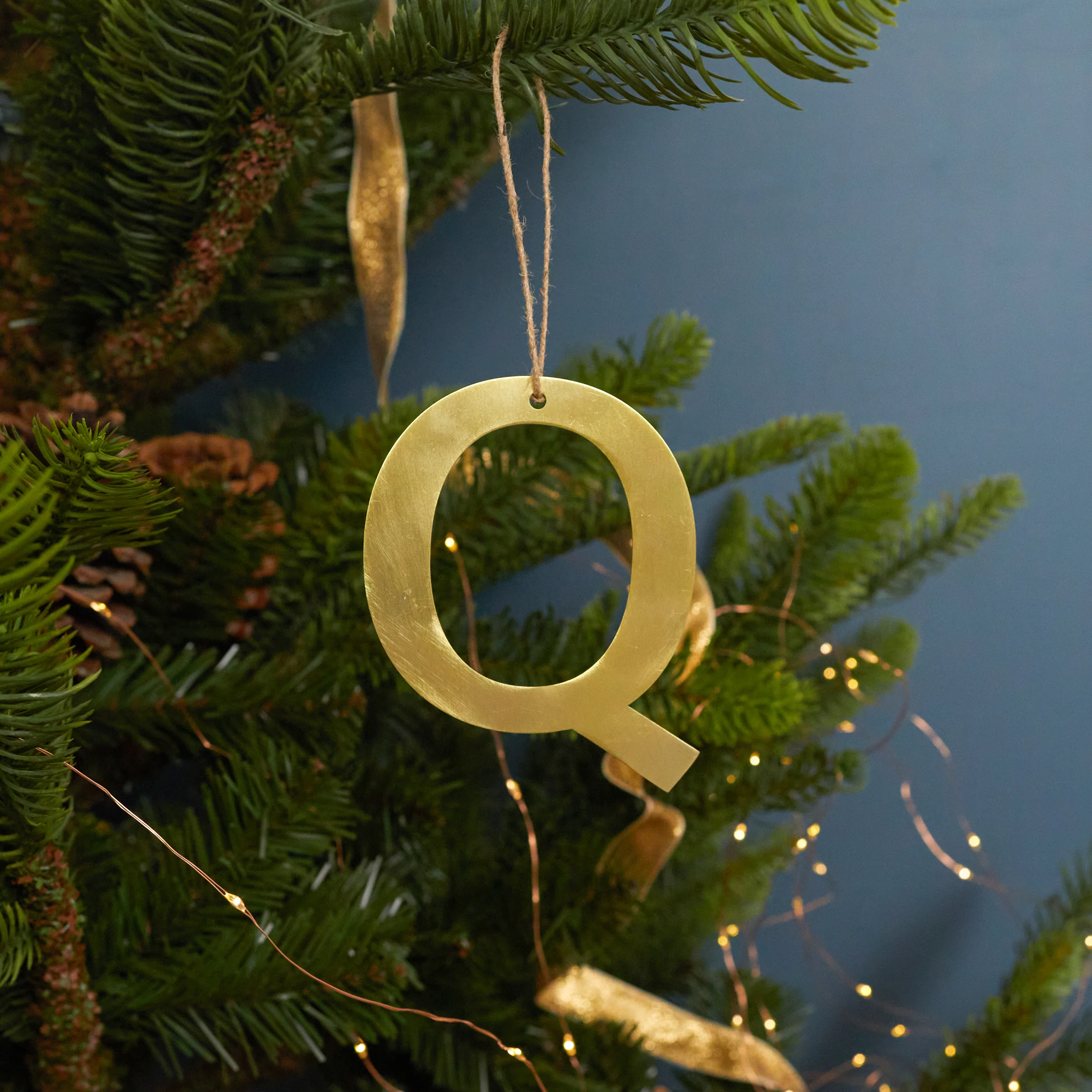 Enhanced Gold Letter Ornament Q Outstanding