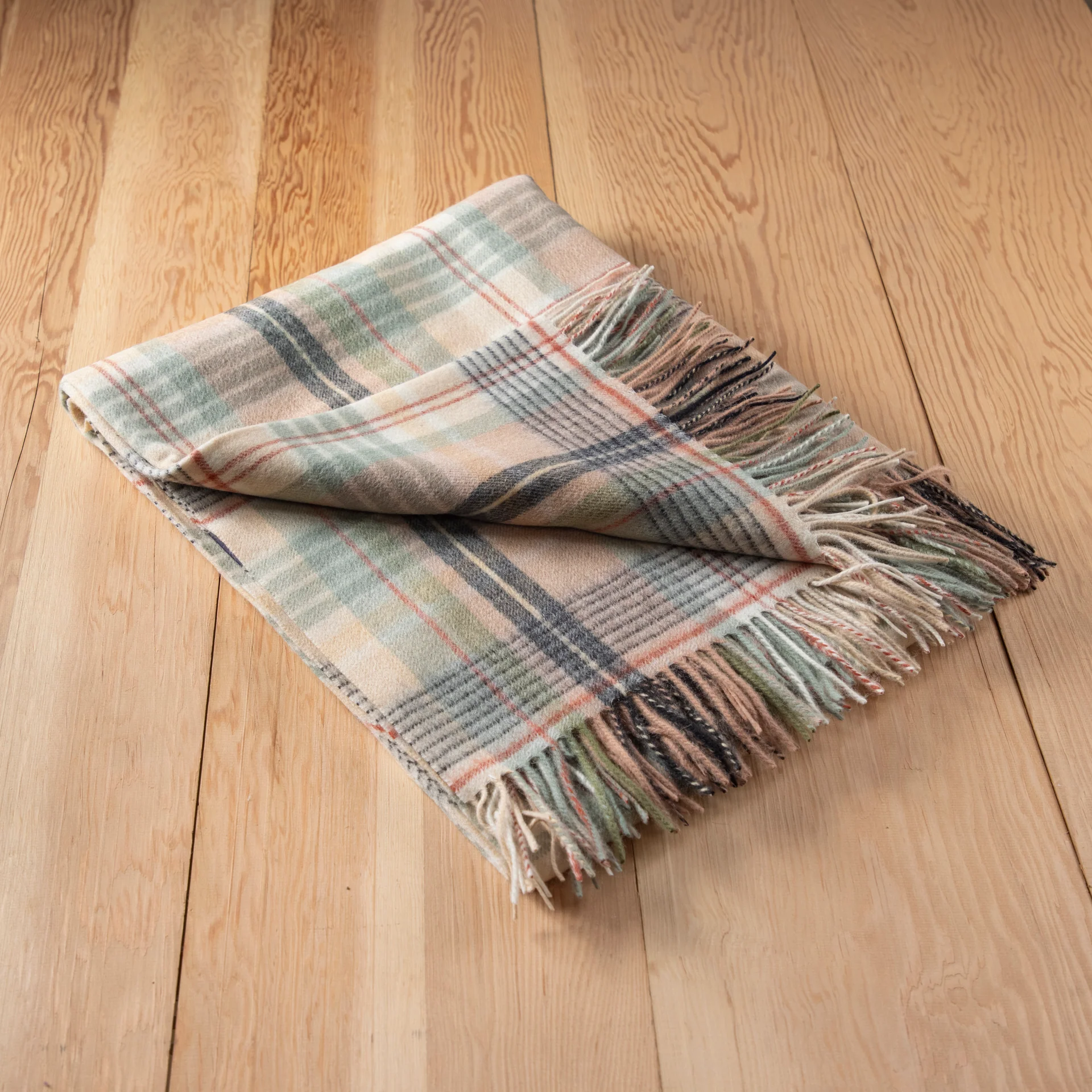 Stylish Lambswool Blanket in Seagrass Cottage Check Relaxed