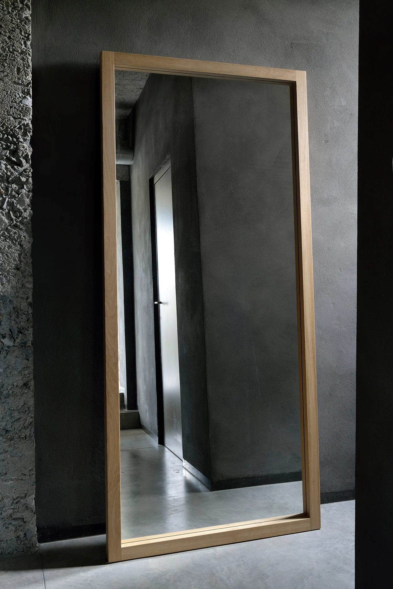 Breathable Light Frame Floor Mirror Contemporary