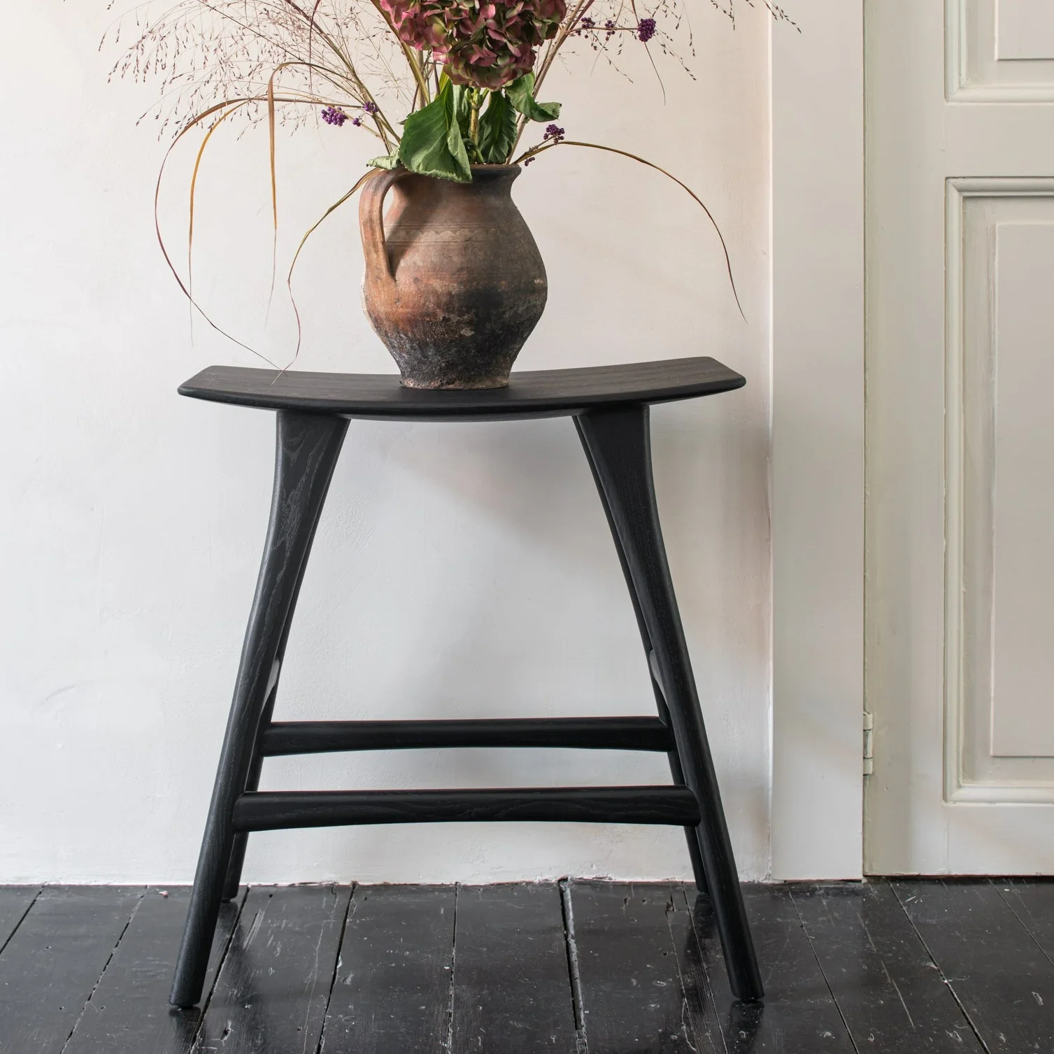Carefully Designed Osso Counter Stool Varnished Oak Black Solid