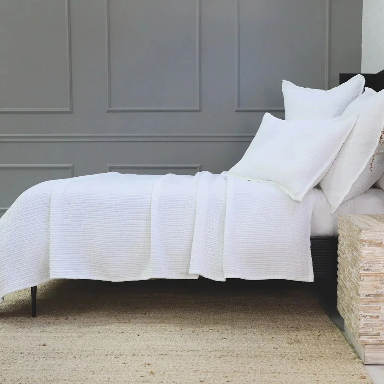 Solid Chatham Queen Matelasse White Elegant