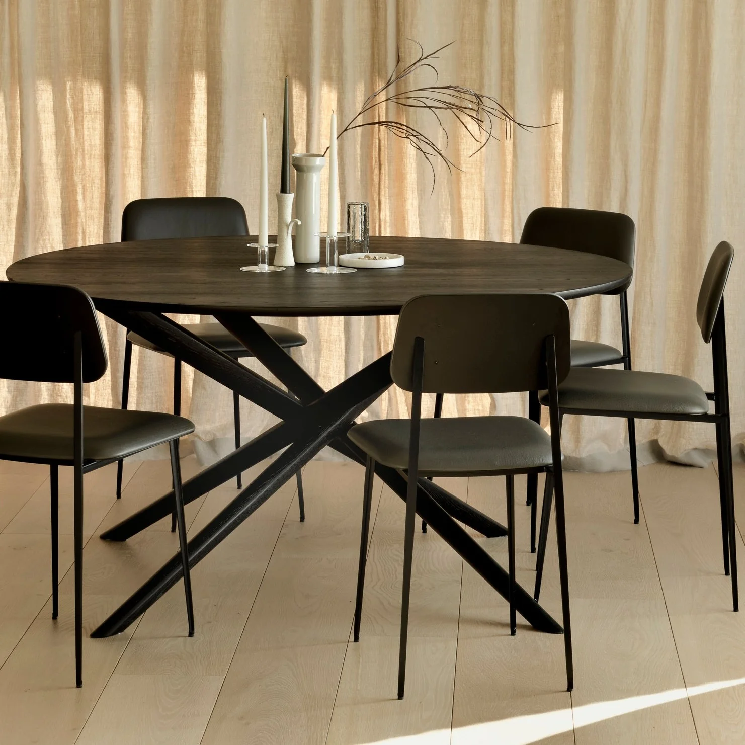 Professional Mikado Solid Black Oak Dining Table Round Organic