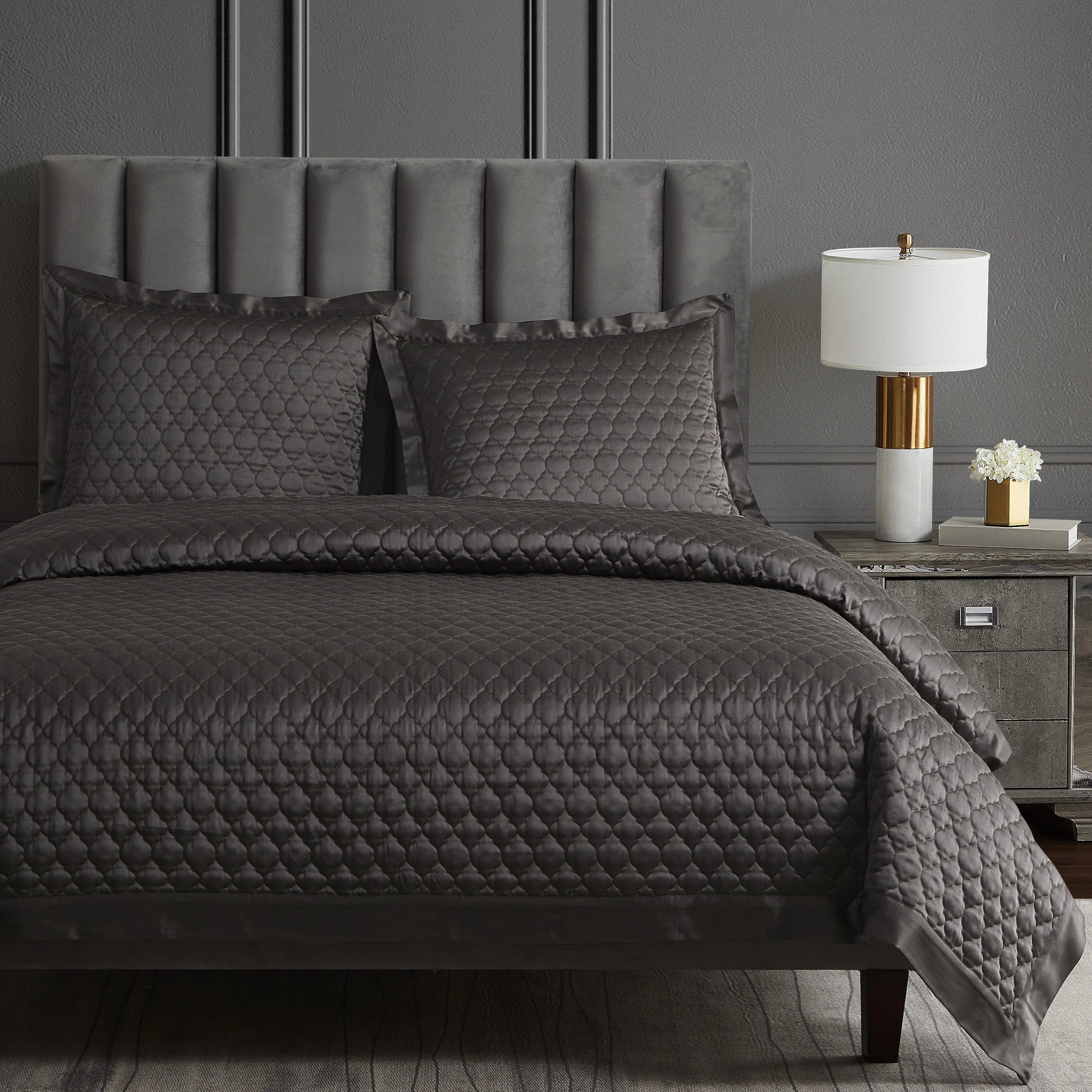 Green High Shine Satin Quatrefoil Quilt High-Performance