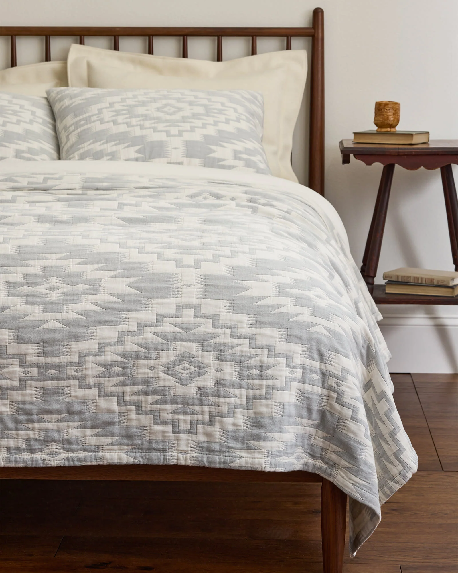 High-End Mesilla Cotton Matelasse Coverlet Quality