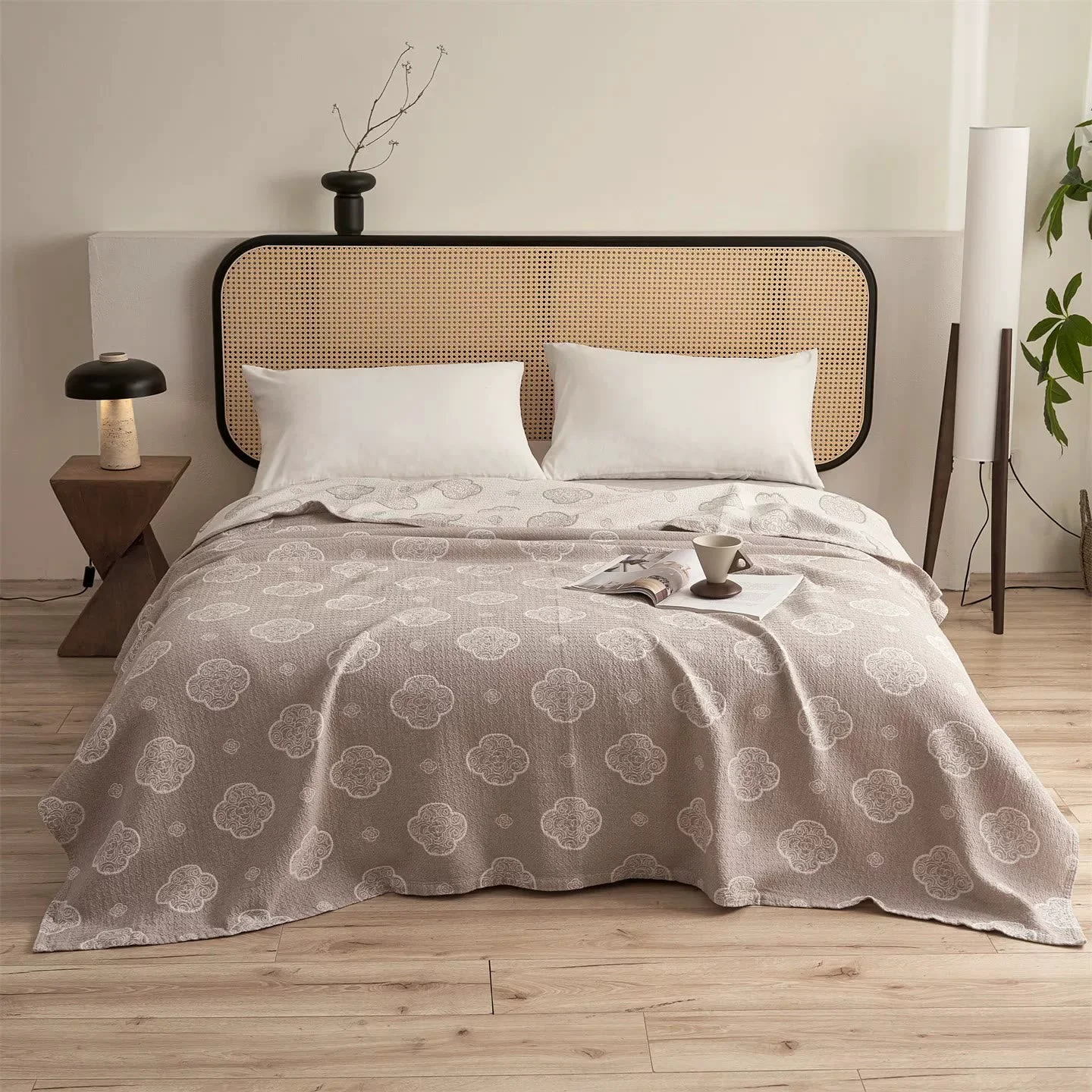Trendy Ownkoti Oriental Ruyi Cloud Jacquard 3-Layer Gauze Quilt Elegant