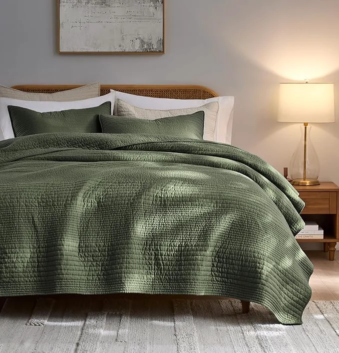 Modern palassio Striped Olive Green Cotton Quilt Queen Size Bedding Sets Lightweight Crinkly Channel Pick Stitch Textured Bedspread Soft Shabby Chic Farmhouse Country Coverlet for All Season 2 Shams Clean
