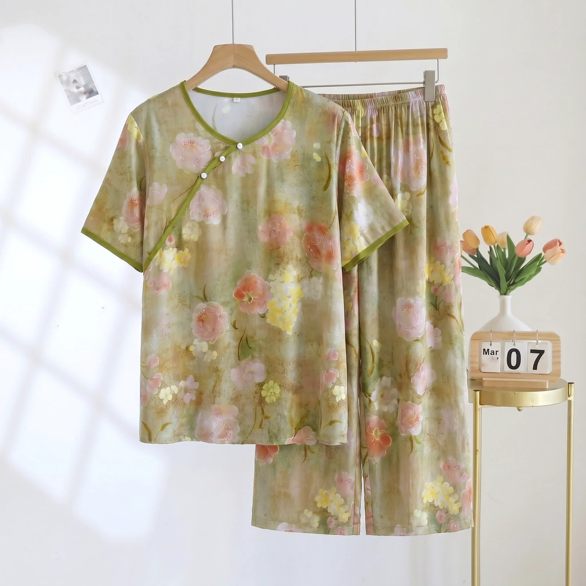 Smart Ownkoti Botanical Padded Rayon Capri Pajama Set Professional