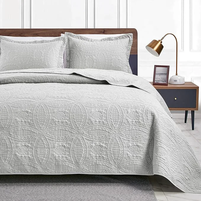 Advanced Love 39 s cabin King Size Quilt Bedding Set Light Grey Bedspreads - Bed Summer Lightweight Bedspread Comforter - Coin Pattern Bedding Coverlet for All Season - 3 Pieces 1 Quilt 2 Pillow Shams Original
