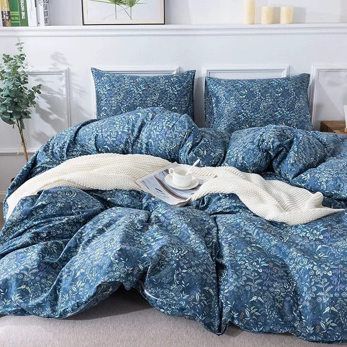 Original Design VM VOUGEMARKET Blue Floral Comforter Set Full Cottagecore Cute Aesthetic Flowers Comforter with 2 Pillowcases Fluffy Lightweight Bedding Set for Girls Women Solid