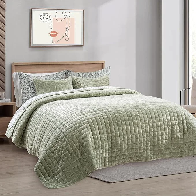 Innovative RECYCO Luxury Velvet Quilt Set Full Queen Size Bedding Sets Ultra Soft Velvet Comforter Set Lightweight Channel Box Stitch Oversized Bedspread Coverlet for All Season with 2 Shams Sage Green High-End