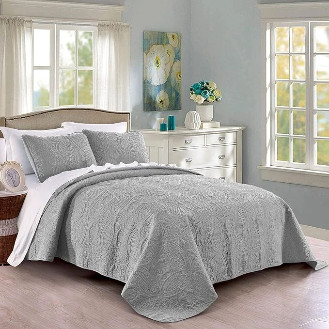 Crafted Quilt Set King Cal King California King Size Light Grey - Oversized Bedspread - Soft Microfiber Lightweight Coverlet for All Season - 3 Piece Includes 1 Quilt and 2 Shams Geometric Pattern Efficient
