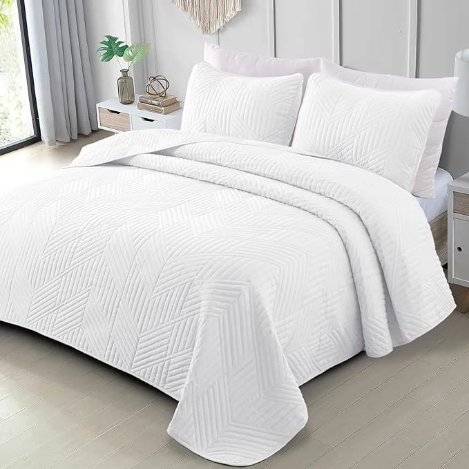 Environmentally Friendly Exclusivo Mezcla California King Quilt Bedding Set Lightweight White Oversized King Bedspreads Soft Modern Geometric Coverlet Set for All Seasons 1 Quilt and 2 Pillow Shams Casual