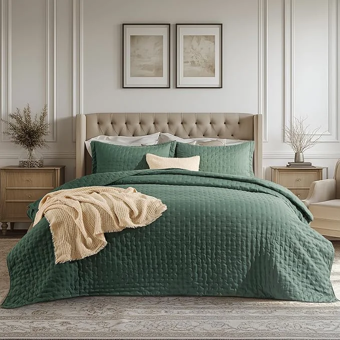 Advanced Bedsure Twin Quilt - Ultra Soft Twin XL Quilt Bedding for Dorm Decor Lightweight All-Season Comforter Dark Green Bedspread Coverlet with Clover Pattern 68 x 86 Inches Stitch- Quilting Ultra Soft Lightweight Machine Washable Pet-Friendly Stylish