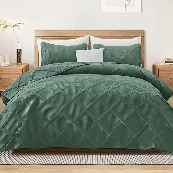 Trusted Exclusivo Mezcla Oversized King Quilt Set- Green Cal King Quilts Bedding Set with 2 Pillow Shams Modern Bedspread with Striped Pattern Soft Lightweight Bedspreads Coverlets for All Seasons Premium