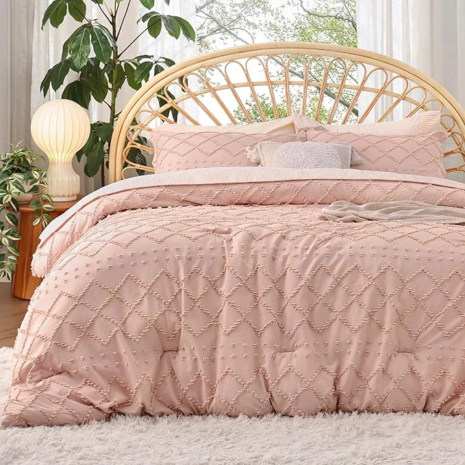 Functional Bedsure King Comforter Set - Coral Pink Comforter Boho Tufted Shabby Chic Bedding for Kids 3 Pieces Vintage Farmhouse Bed Set for All Seasons Fluffy Soft Bedding with 2 Pillow Shams World-Class