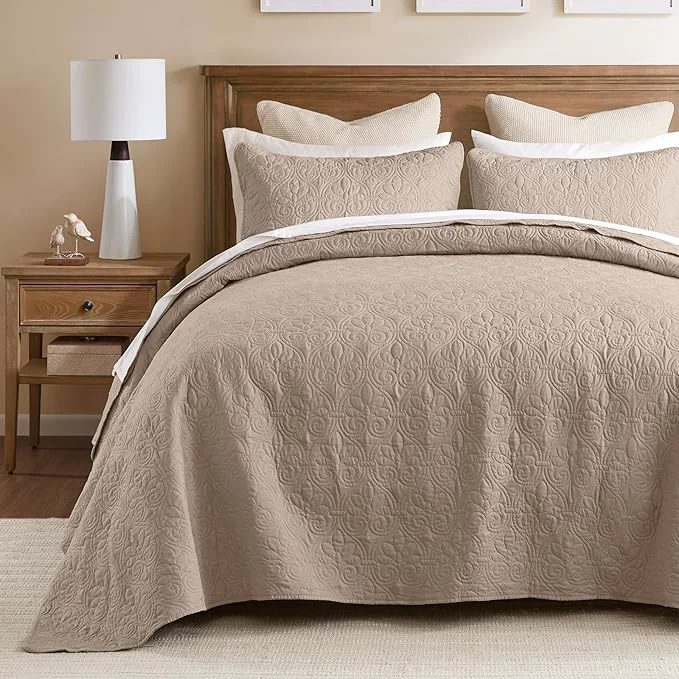 Effective Madison Park Quebec Reversible Quilt Set Damask Design Double Sided Stitching All Season Lightweight Bedspread Bedding Set Matching Sham Khaki Queen 102 quot x118 quot 3 Piece Secure