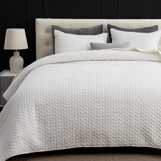 Sophisticated Powdion Velvet Quilt King Size Bedspread Quilted Bedding Set Luxurious Soft Coverlet Set Lightweight Velvet Comforter for All Season with 2 Pillow Shams Striped Quilt Set 96x106 Cream White Trusted
