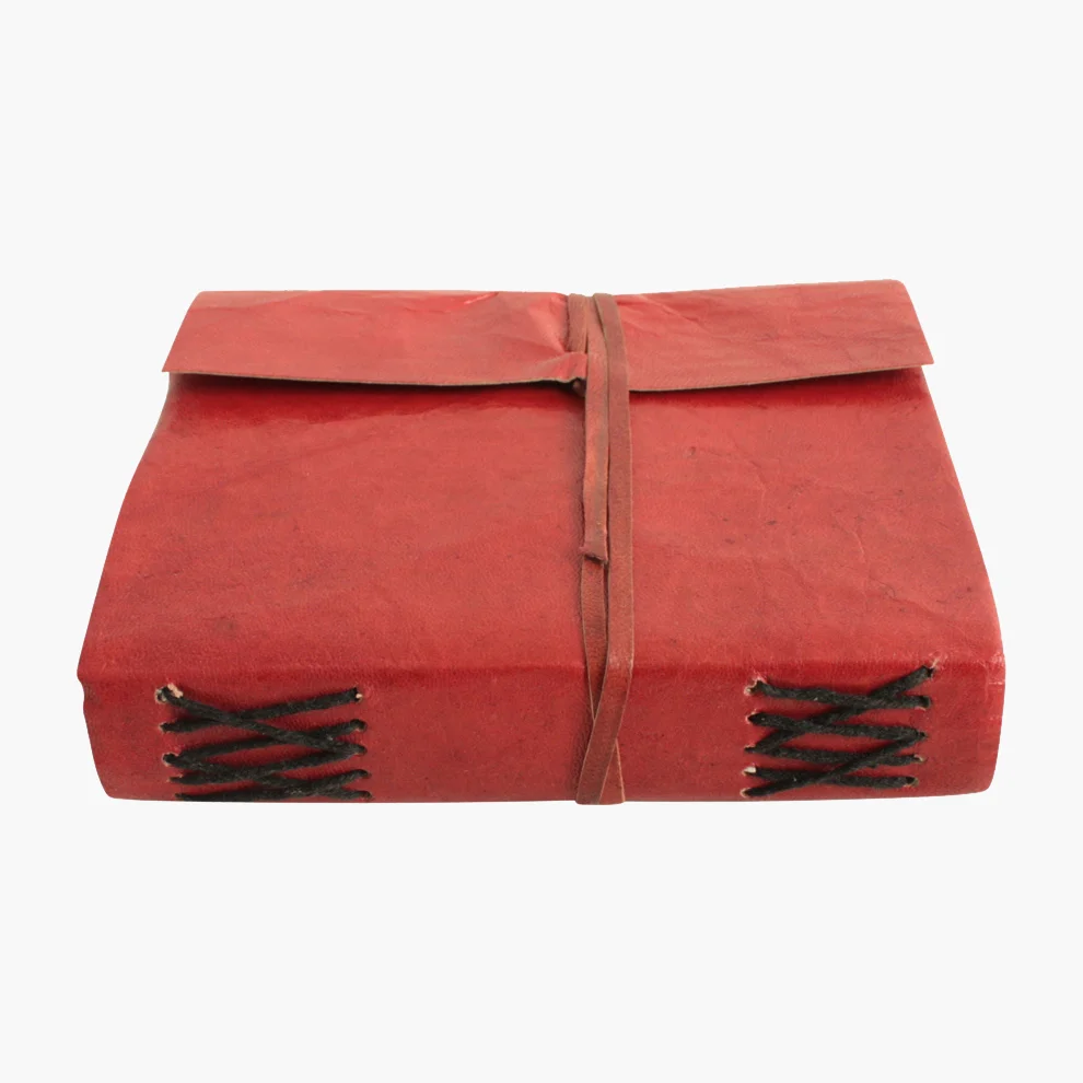 Minimalist Vora leather travelbook red Responsible