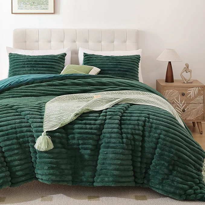 Comfortable Smoofy Fluffy Queen Comforter Set 3 Pieces Detailed