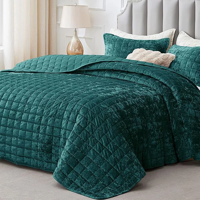 First-Class BEDELITE Velvet Quilt Set King Size - Luxury Velvet Comforter Bedding Set 3 Pieces Lightweight Soft Cozy Shiny Emerald Green Oversized Bedspread Coverlet for All Seasons with 2 Pillow Shams Fine Crafted