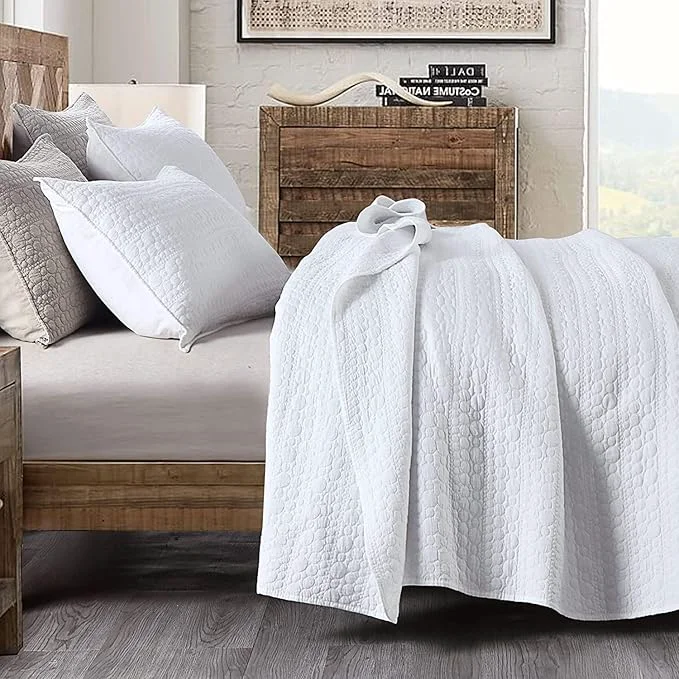 Effective Oversized King Quilt Set White California King Quilt Classic Geometric Spots Stitched Pattern Stone-Washed Microfiber Ultra Soft Lightweight Quilted Bedspread Cal King for All Season 3 Pieces Fine Crafted