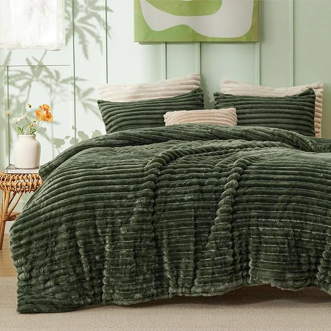 Bedsure King Comforter - GentleSoft™ 3 Pieces Double-Side Fleece Fluffy Olive Green Comforter Set Cozy Striped Room Decor Aesthetic Luxury King Size Bedding with 2 Pillowcases 104x90 Inches Trendy