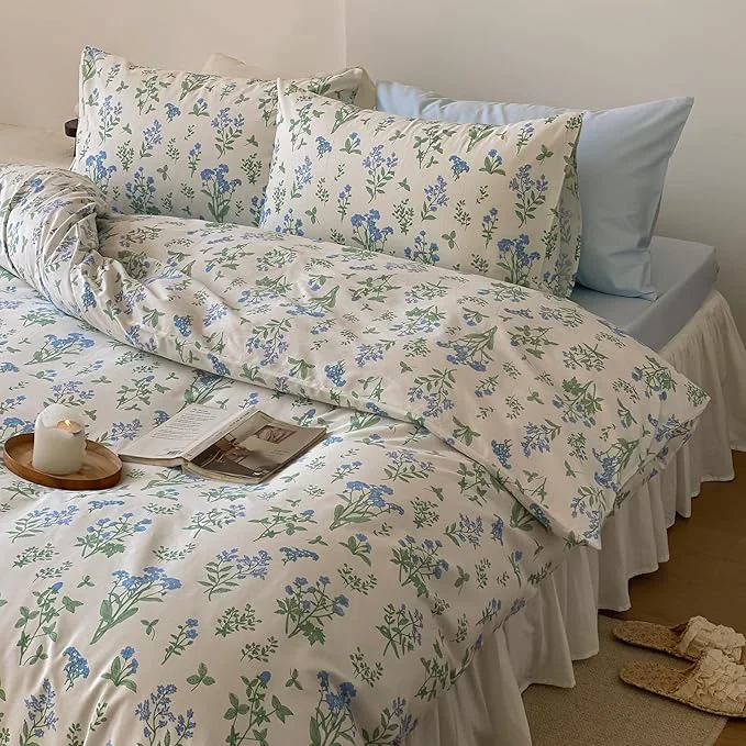 Specialty Vintage Queen Comforter Set Blue Floral Bedding Comforter Set Queen for Girl Women White Comforter Sets with Green Botanical Coquette Aesthetic Bedding Comforter Sets 1 Comforter and 2 Pillowcases Official
