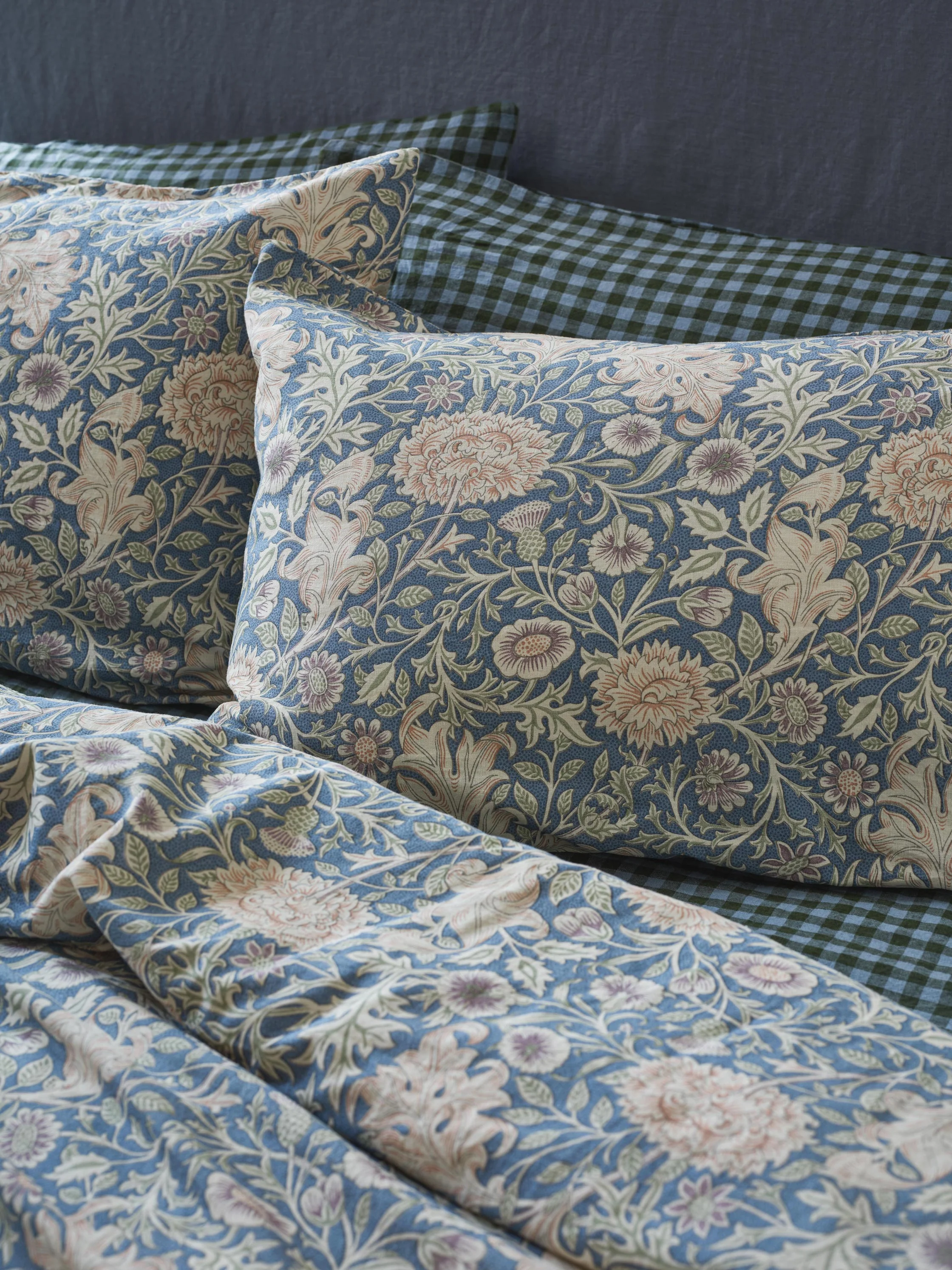 High-Grade Webbs Blue Double Bough Linen Blend Pillowcases Pair Detailed