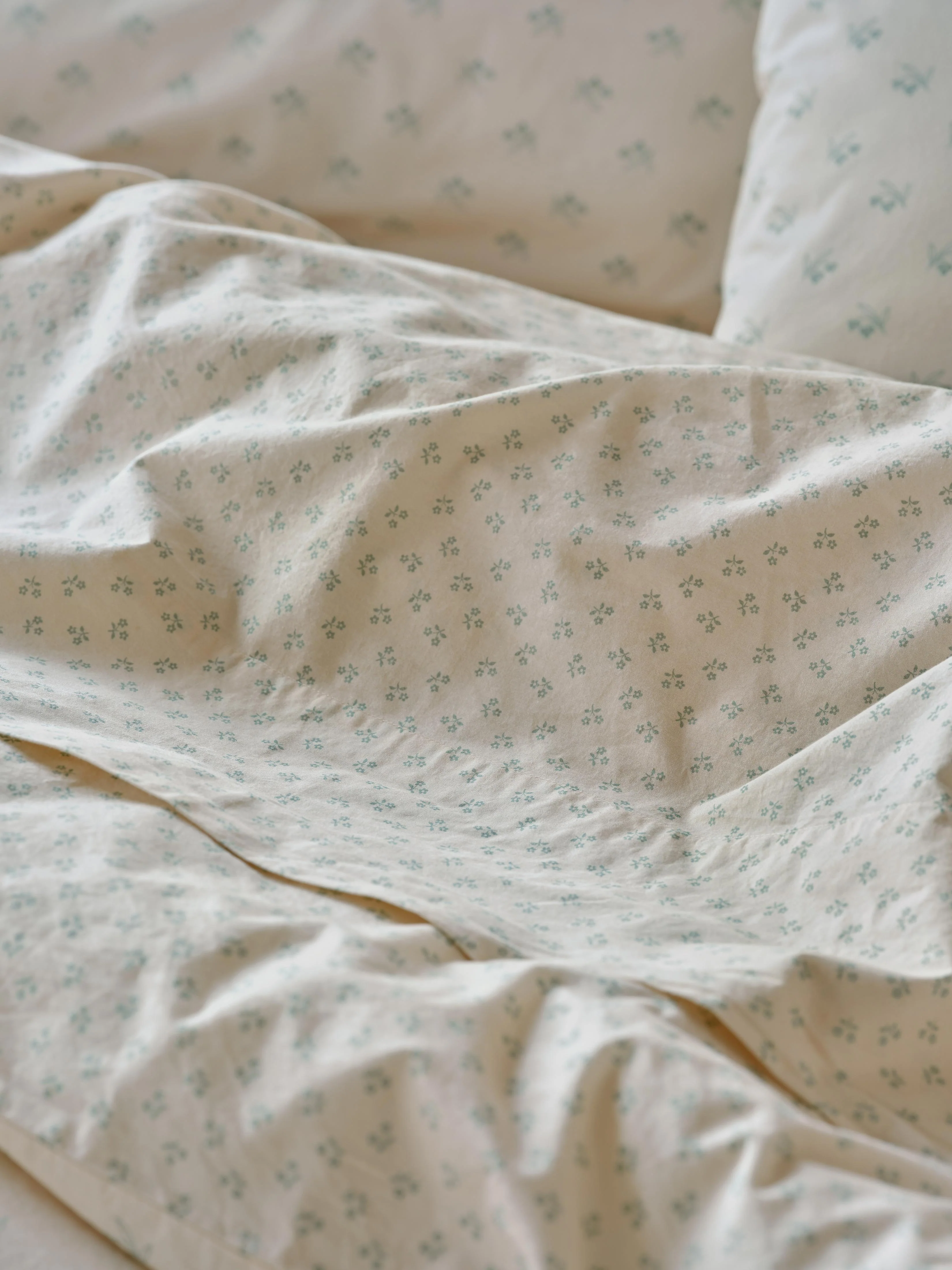 Carefully Designed Mellow Green Martha Floral Cotton Flat Sheet Fast
