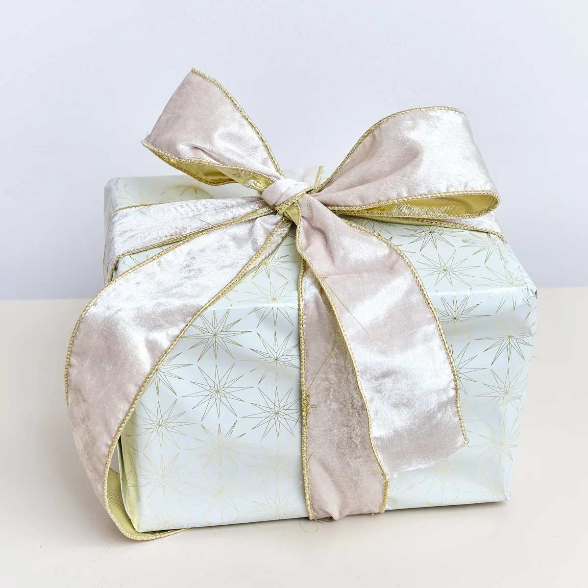 Minimalist Large White Gold Shiny Velvet Wired Ribbon Garland - 270cm 2.7m 106.3' Fine