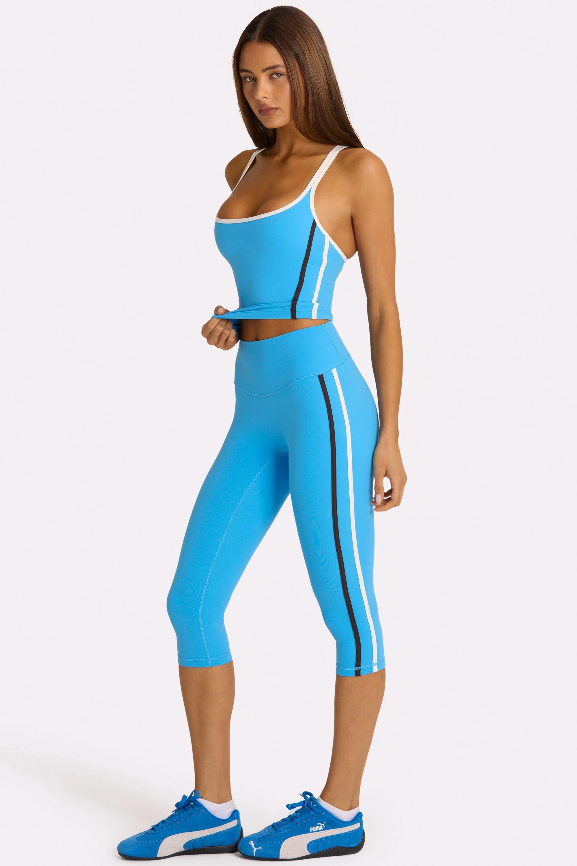 Clean Soft Active Capri Leggings in Electric Blue Excellent