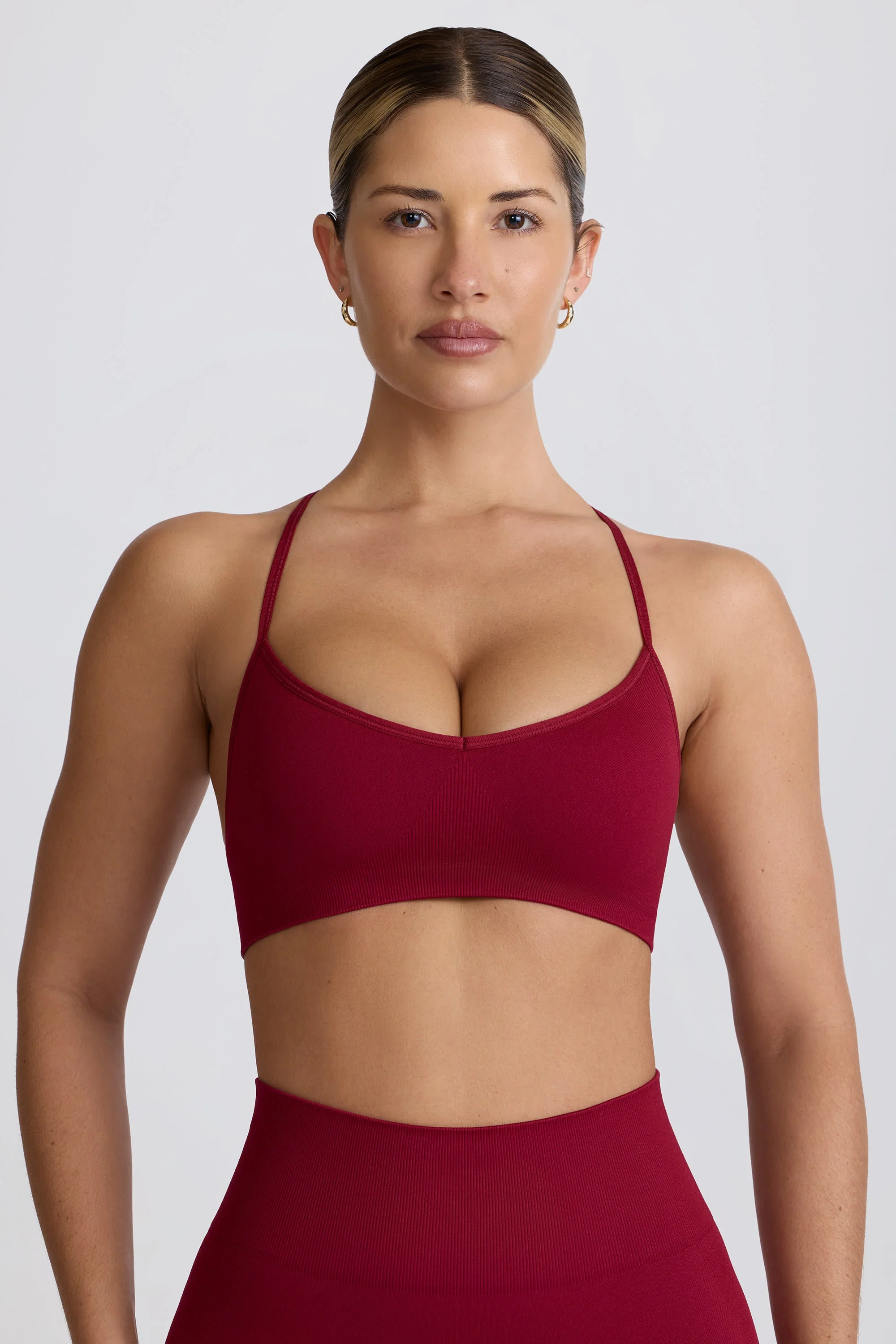 Versatile Super Sculpt Seamless Cross-Back Sports Bra in Burgundy Functional