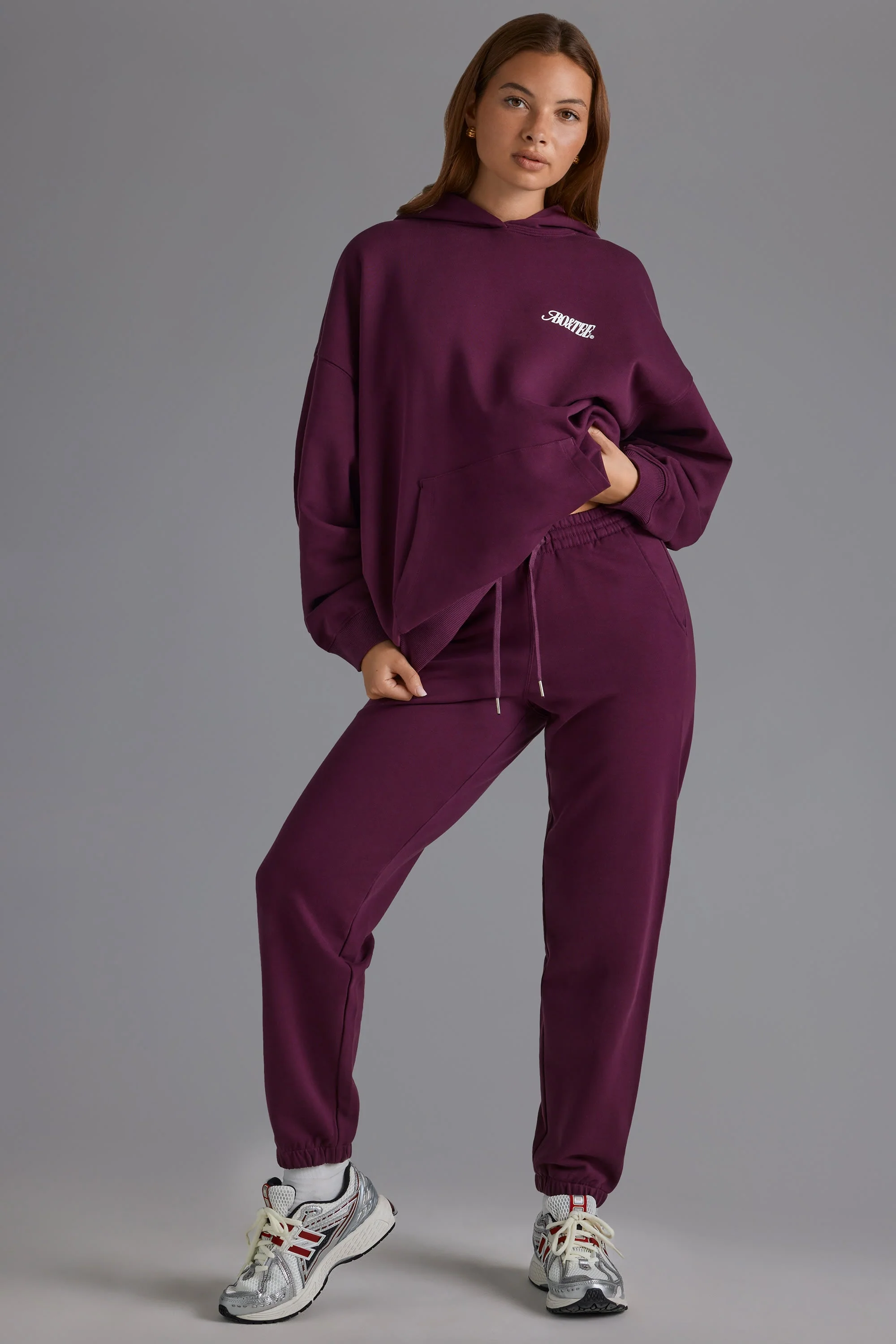 High-End Soft Cotton Jersey Relaxed Mid-Rise Joggers in Grape Advanced