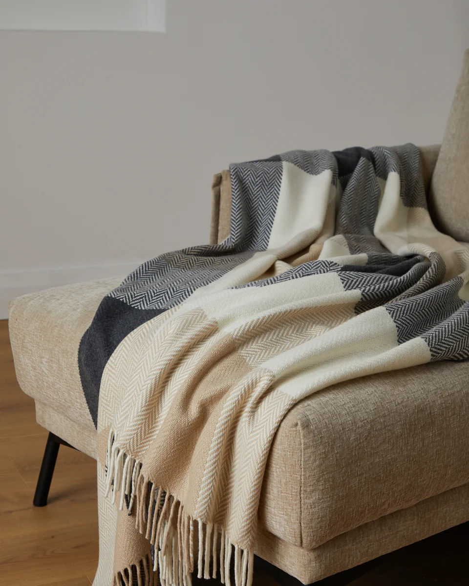 Quality Foxford Lacken Cashmere and Lambswool Throw Clean