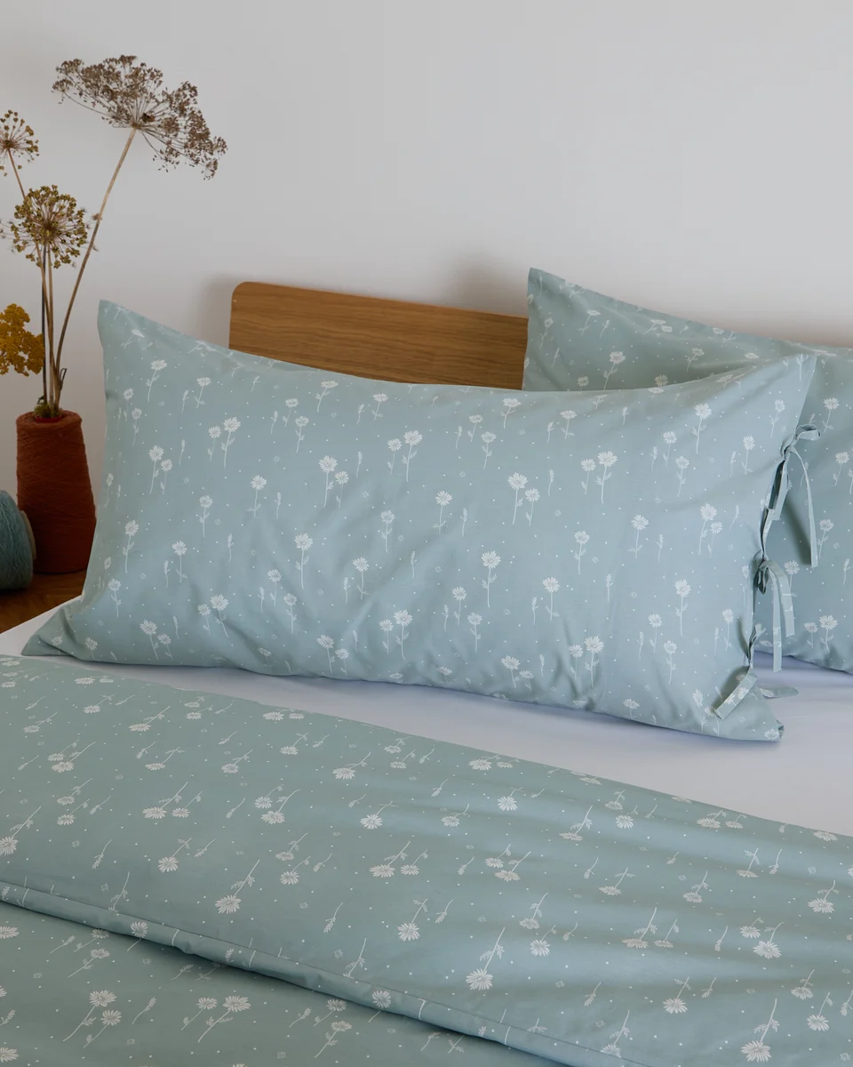 Fashionable Foxford King Size Pillowcase Pair- Lady Daisy Flexible