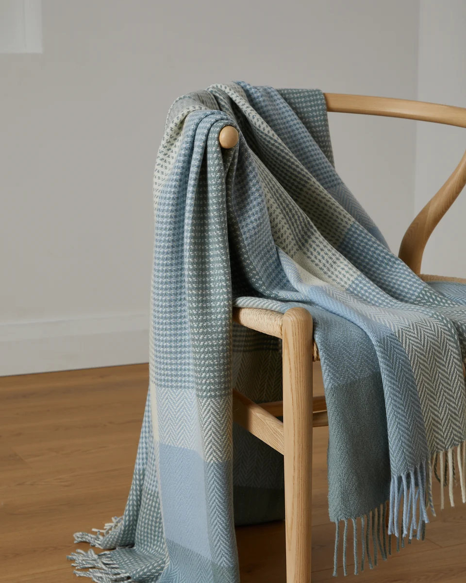 Healthy Foxford Tara Cashmere and Lambswool Throw Lightweight