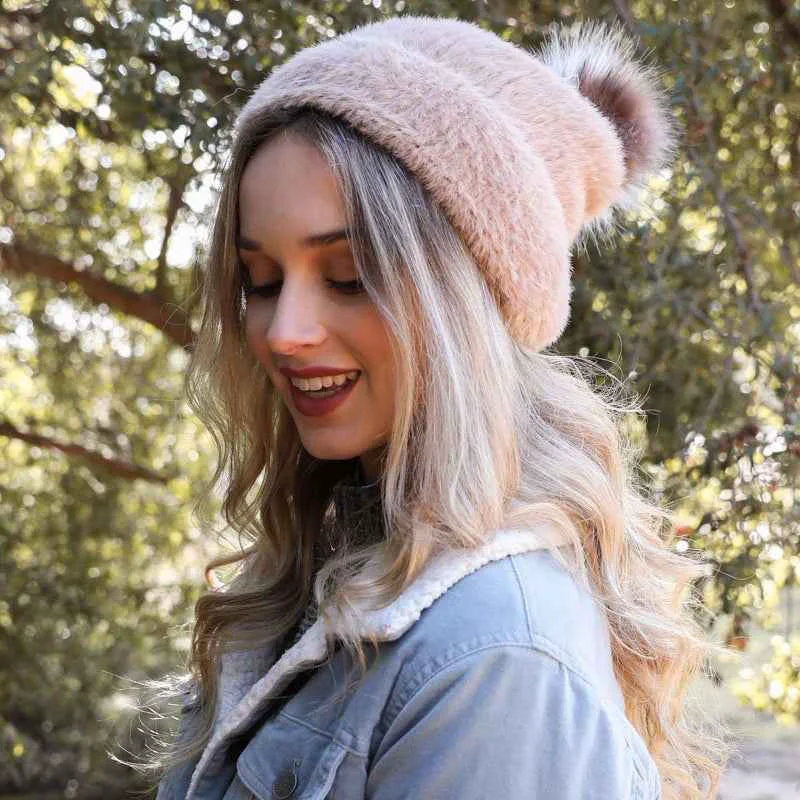 Excellent Soft Mohair Pom Beanie – Cozy Knit Hat with Pom Detail Recyclable